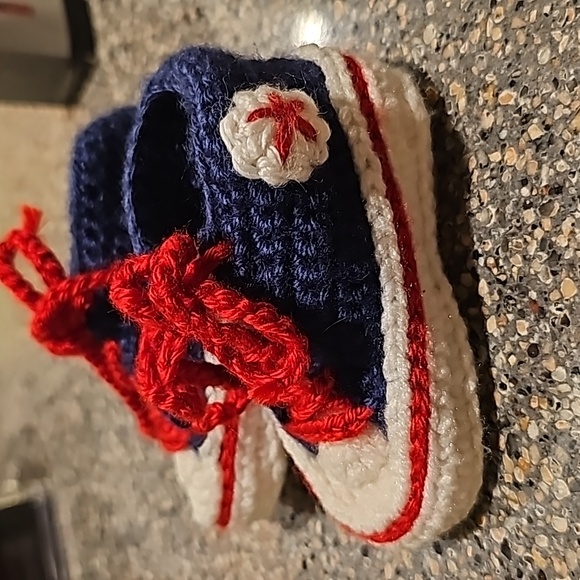 STUNNING BABY CROCHET RED WHITE BLUE BOOTIES - Picture 1 of 5